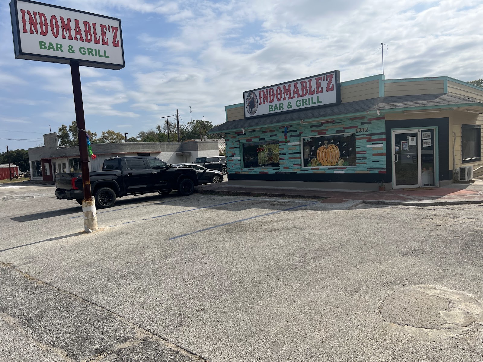 Indomablez Bar & Grill food and drinks
